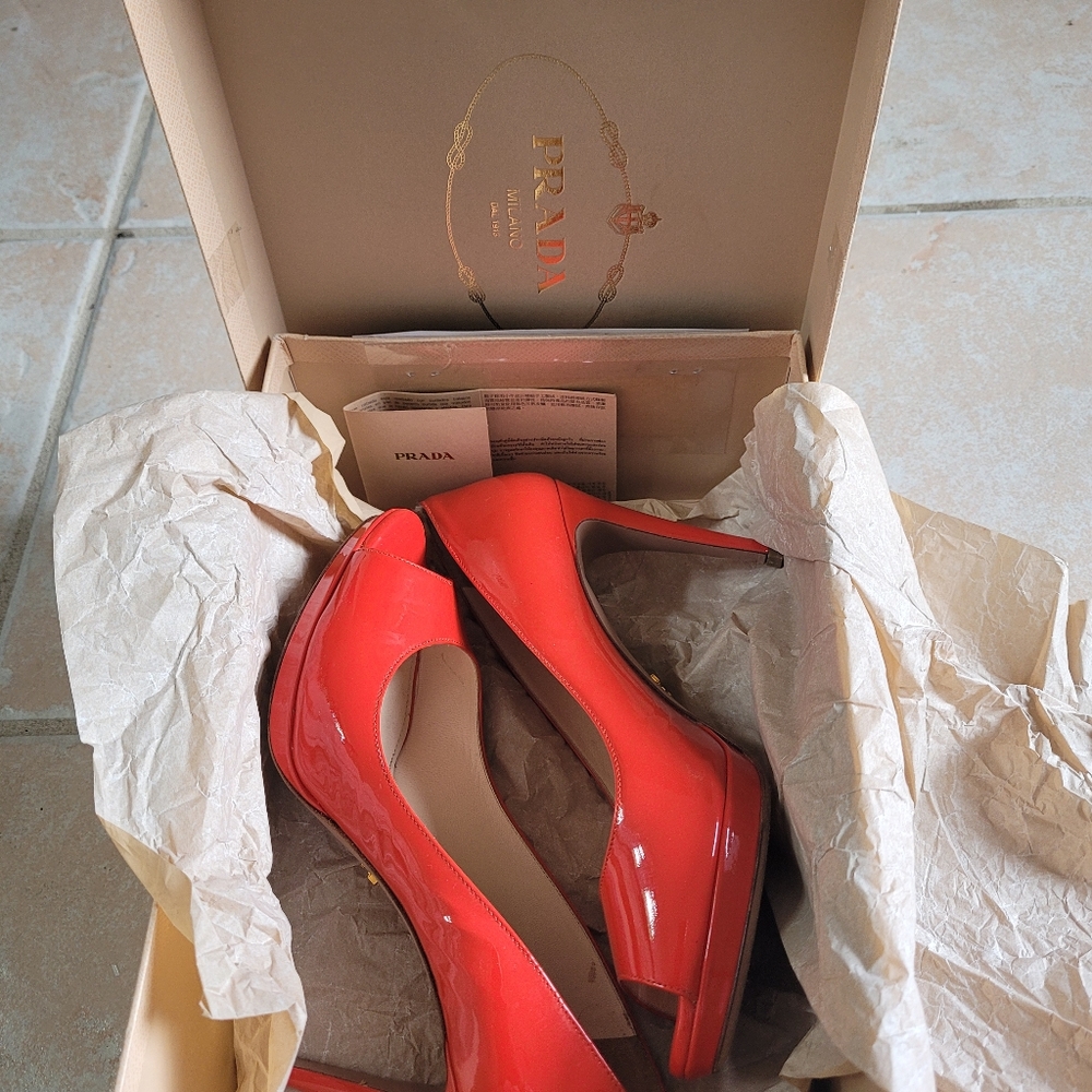 PRADA HEELS 👠 - Picture 2 of 8